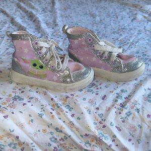 Kids Baby Yoda / Grogu High-Top Sneakers in Pink & Purple with Silver Glitter